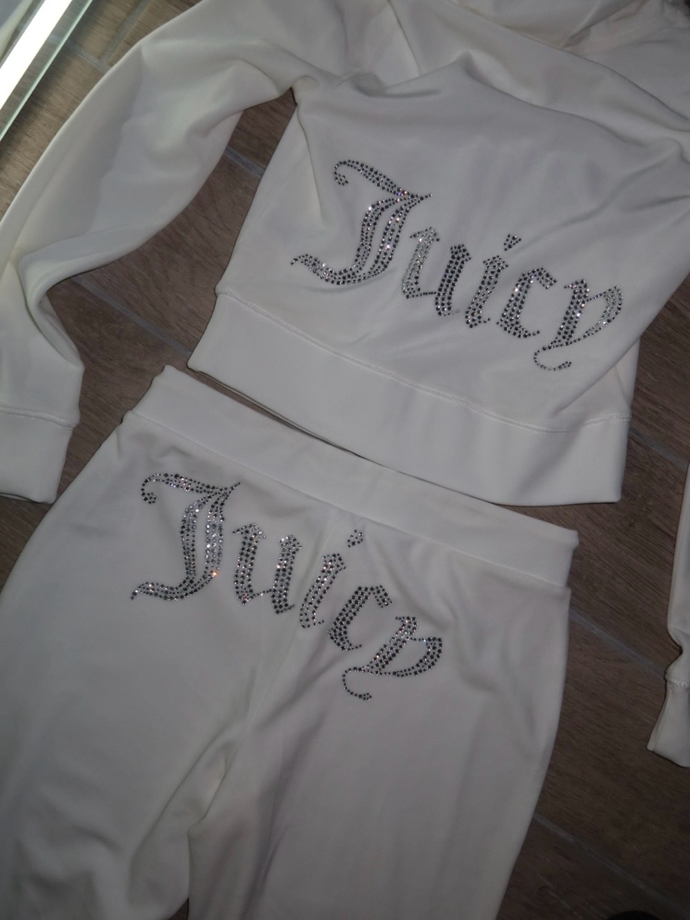 Juicy Couture white rhinestone velour tracksuit set - Picture 5 of 10